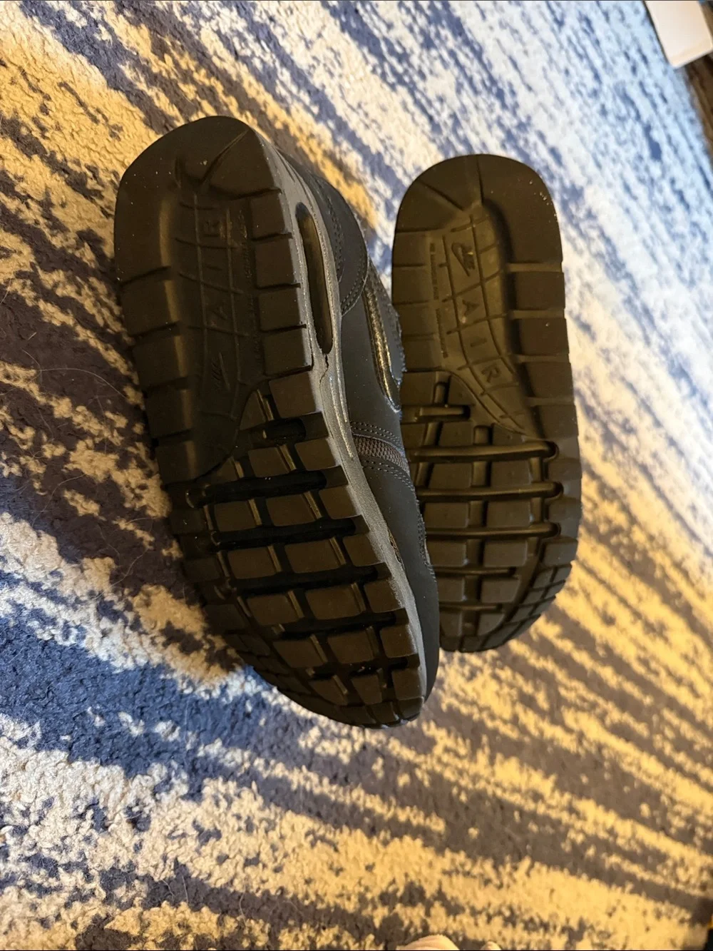 Nike classic black